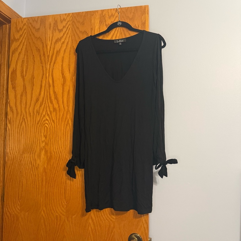 LULUS LBD split sleeve dress
